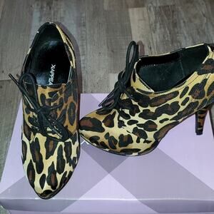X-Appeal size 6 leopard heeled ankle boots